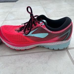 Brooks Ghost 10, women’s size 10